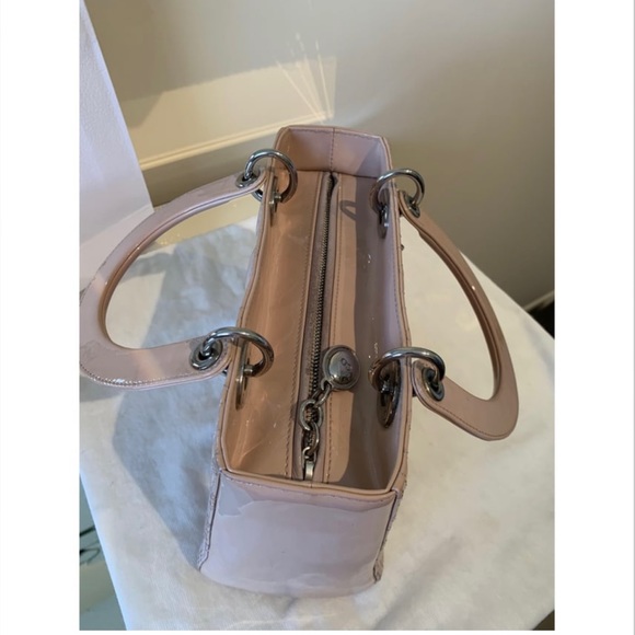 Lady Dior patent leather bag. Tags and strap included. See photos for details - Picture 7 of 10